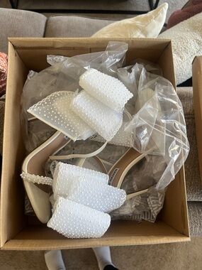 Steve Madden White Pearl-Embellished Puff Strap Block Heels